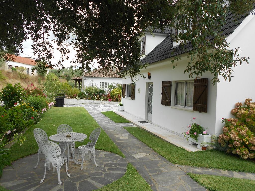 Hostal Casa Da Costureira Olival Exterior foto
